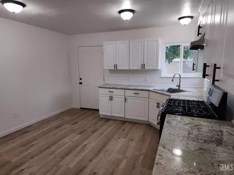 9908 San Fernando St, Lamont, CA 93241 photo 6