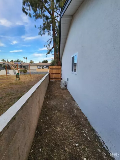 9908 San Fernando St, Lamont, CA 93241 photo 14