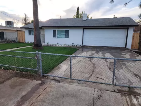 9908 San Fernando St, Lamont, CA 93241 photo 2