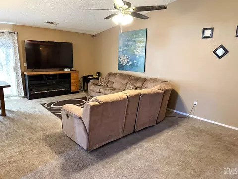 259 Regina Ct, Shafter, CA 93263 photo 8
