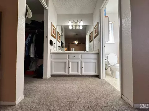 259 Regina Ct, Shafter, CA 93263 photo 4