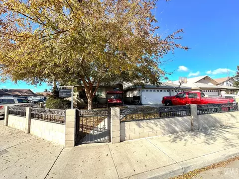 259 Regina Ct, Shafter, CA 93263 photo 3