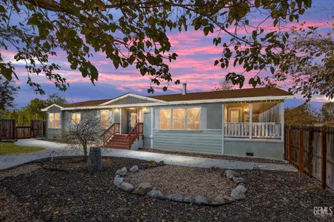 28138 Carousel Ave, Taft, CA 93268 photo 1