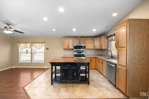 28138 Carousel Ave, Taft, CA 93268 photo 12