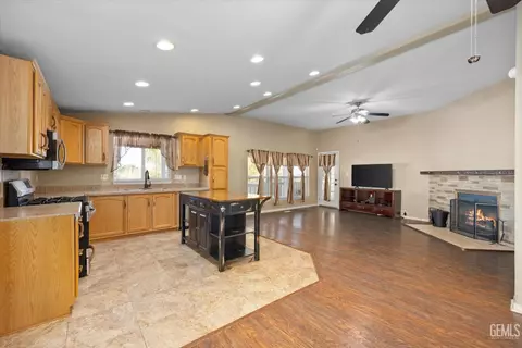 28138 Carousel Ave, Taft, CA 93268 photo 15