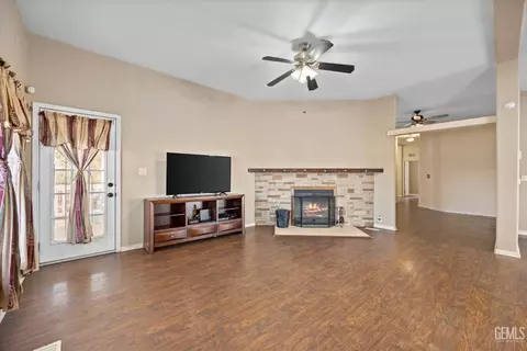 28138 Carousel Ave, Taft, CA 93268 photo 17