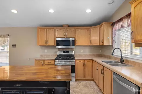 28138 Carousel Ave, Taft, CA 93268 photo 9