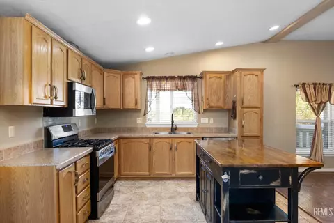 28138 Carousel Ave, Taft, CA 93268 photo 10