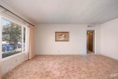 313 E San Emidio St, Taft, CA 93268 photo 6