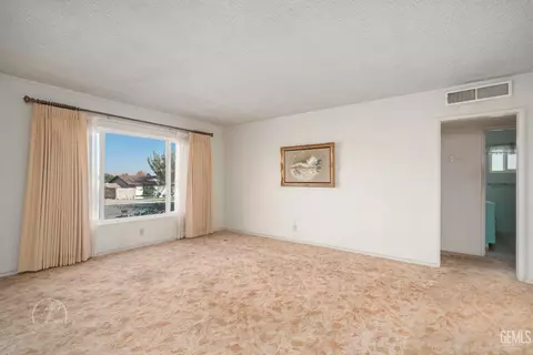 313 E San Emidio St, Taft, CA 93268 photo 5