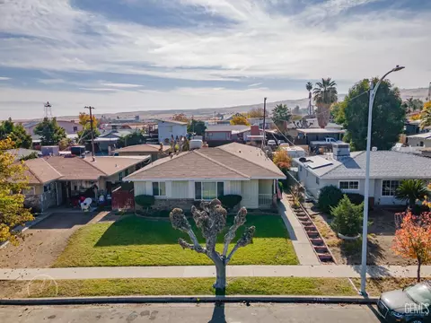 313 E San Emidio St, Taft, CA 93268 photo 4
