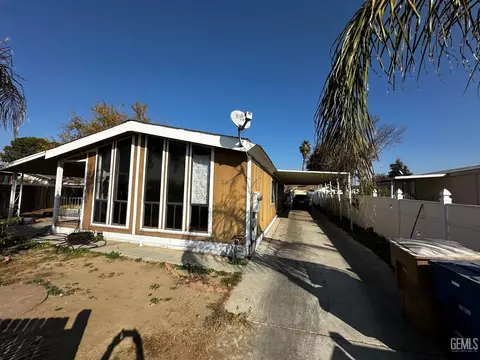 1304 Springbrook Ct, Bakersfield, CA 93307 photo 3