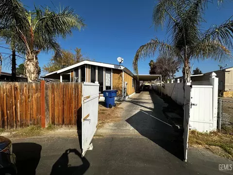1304 Springbrook Ct, Bakersfield, CA 93307 photo 2
