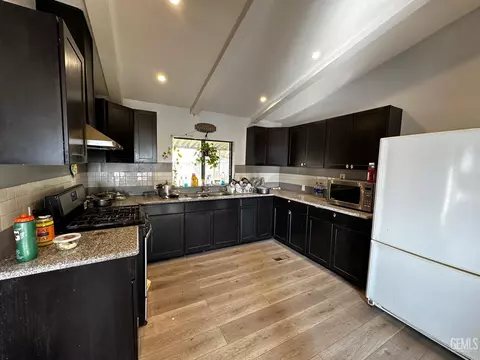 1304 Springbrook Ct, Bakersfield, CA 93307 photo 9
