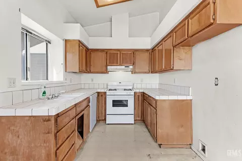 1109 Eubanks Ave, Bakersfield, CA 93307 photo 14