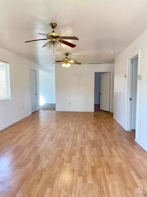 401 Jackson St, Taft, CA 93268 photo 5
