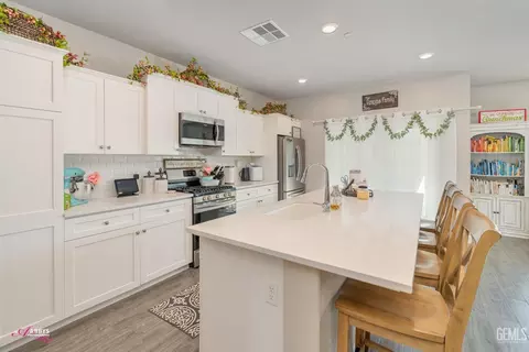 9001 Brook Shadow Way, Shafter, CA 93263 photo 5