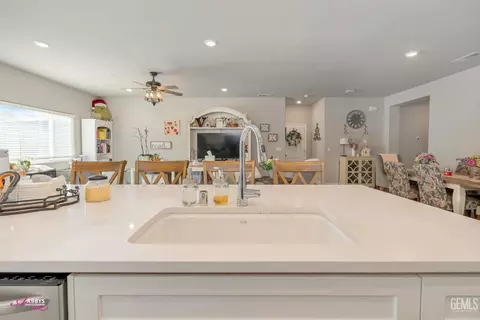 9001 Brook Shadow Way, Shafter, CA 93263 photo 9
