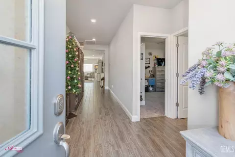 9001 Brook Shadow Way, Shafter, CA 93263 photo 4