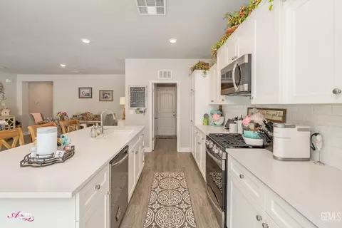 9001 Brook Shadow Way, Shafter, CA 93263 photo 8
