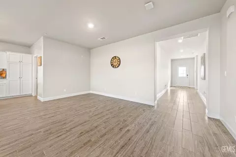 9032 Brook Shadow Way, Shafter, CA 93263 photo 9