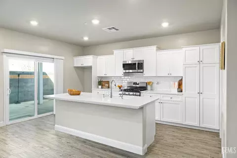 9032 Brook Shadow Way, Shafter, CA 93263 photo 12