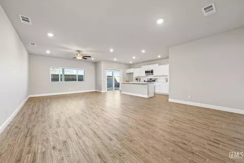 9032 Brook Shadow Way, Shafter, CA 93263 photo 5