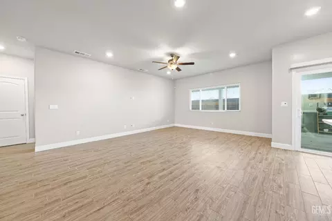 9032 Brook Shadow Way, Shafter, CA 93263 photo 8