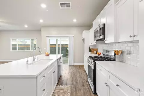 9032 Brook Shadow Way, Shafter, CA 93263 photo 14