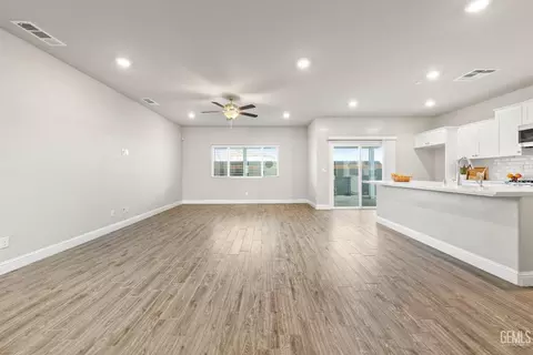 9032 Brook Shadow Way, Shafter, CA 93263 photo 7