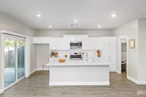 9032 Brook Shadow Way, Shafter, CA 93263 photo 11