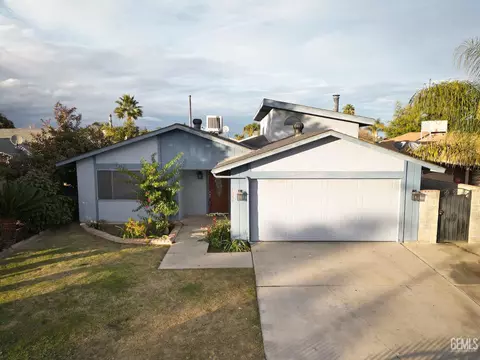 1032 Iris St, Wasco, CA 93280 photo 2