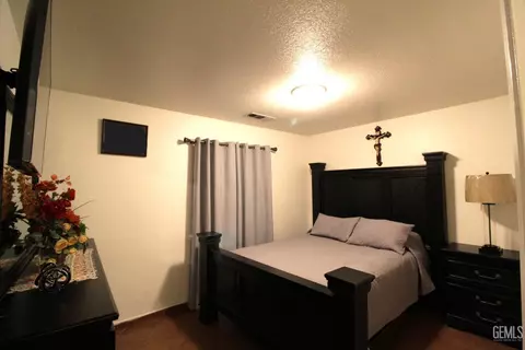 1100 Hazelnut St, Wasco, CA 93280 photo 8