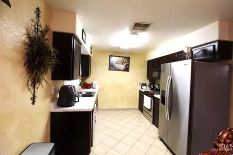 1100 Hazelnut St, Wasco, CA 93280 photo 4