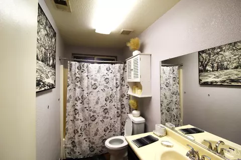 1100 Hazelnut St, Wasco, CA 93280 photo 7