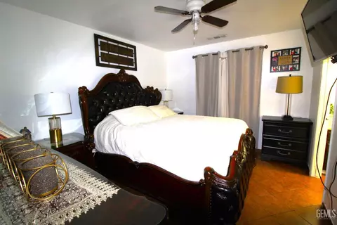 1100 Hazelnut St, Wasco, CA 93280 photo 9