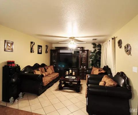 1100 Hazelnut St, Wasco, CA 93280 photo 3