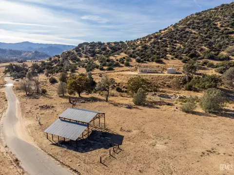 13933 Back Canyon Rd, Caliente, CA 93518 photo 4