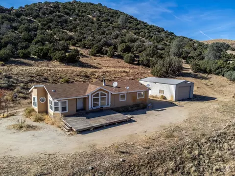 13933 Back Canyon Rd, Caliente, CA 93518 photo 2