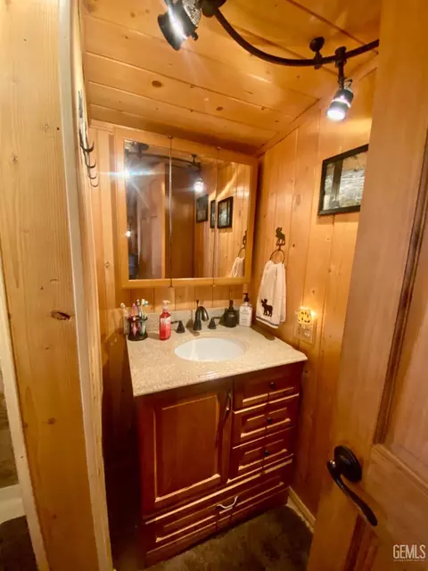 Bath - 45790 Carlin Dr, Posey, CA 93260 photo 2 of 3