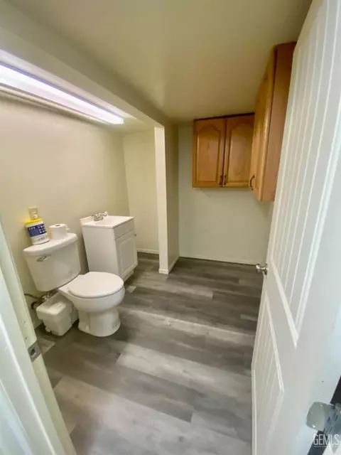 Bath - 45790 Carlin Dr, Posey, CA 93260 photo 3 of 3