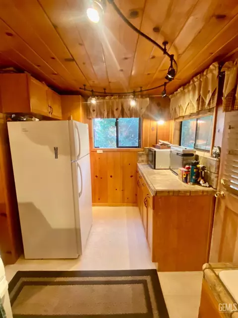 Kitchen - 45790 Carlin Dr, Posey, CA 93260 photo 3 of 4