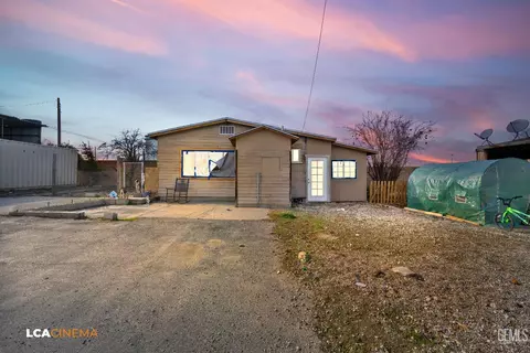 Exterior - 831 Oleander St, Taft, CA 93268 photo 6 of 8
