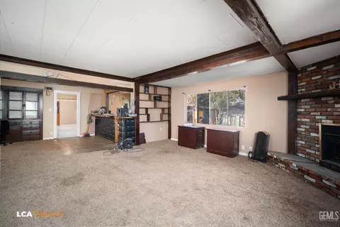 Living - 831 Oleander St, Taft, CA 93268 photo 2 of 2