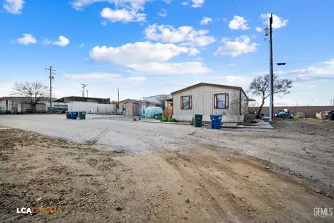 Exterior - 831 Oleander St, Taft, CA 93268 photo 8 of 8