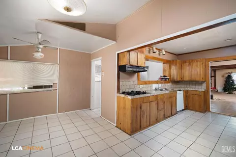 Entry Way - 831 Oleander St, Taft, CA 93268 photo 1 of 2