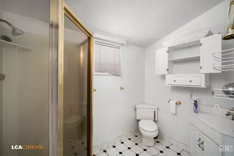 Bath - 831 Oleander St, Taft, CA 93268 photo 1 of 3