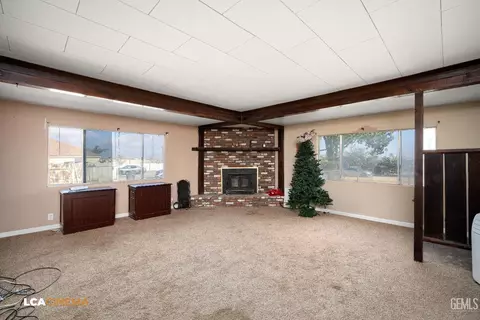 Living - 831 Oleander St, Taft, CA 93268 photo 1 of 2