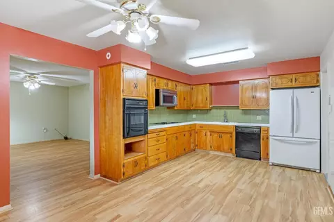 904 Kelton St, Tehachapi, CA 93561 photo 5