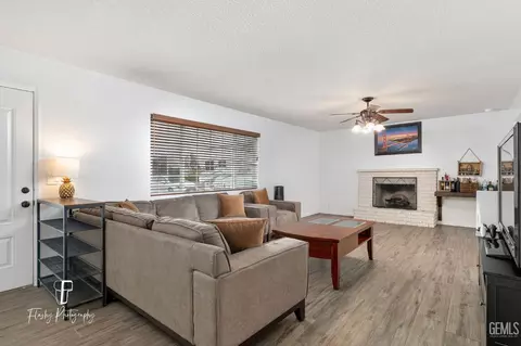 540 Harris Dr, Shafter, CA 93263 photo 9